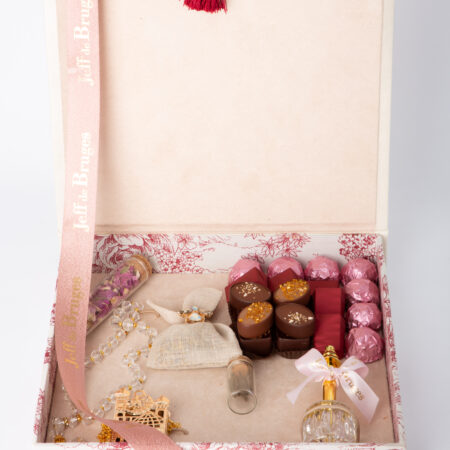 Boite carrée en tissu imprimé bordeaux couture MM