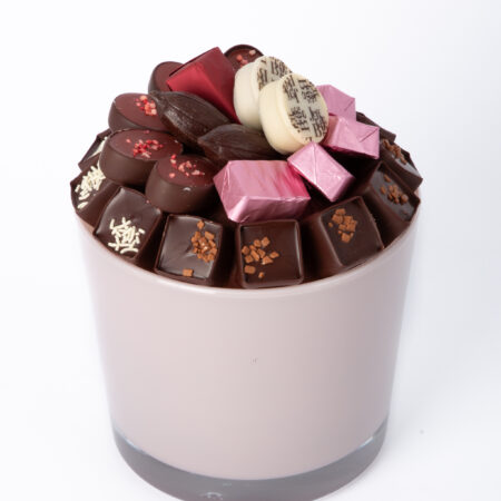 Coupe moderne en verre coloré rose Miranda avec 300g de chocolat