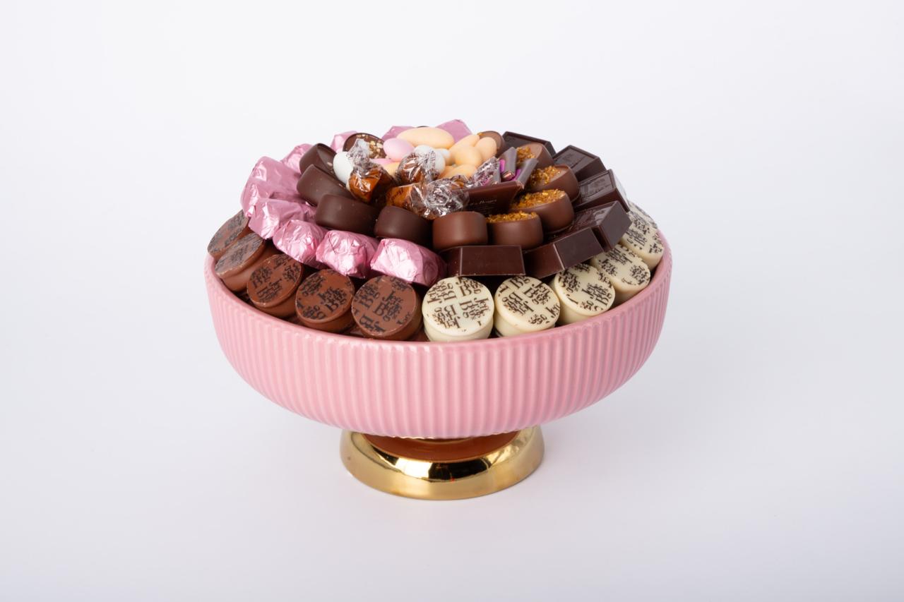Coupe sur pied en céramique rose GM avec 600g de chocolat