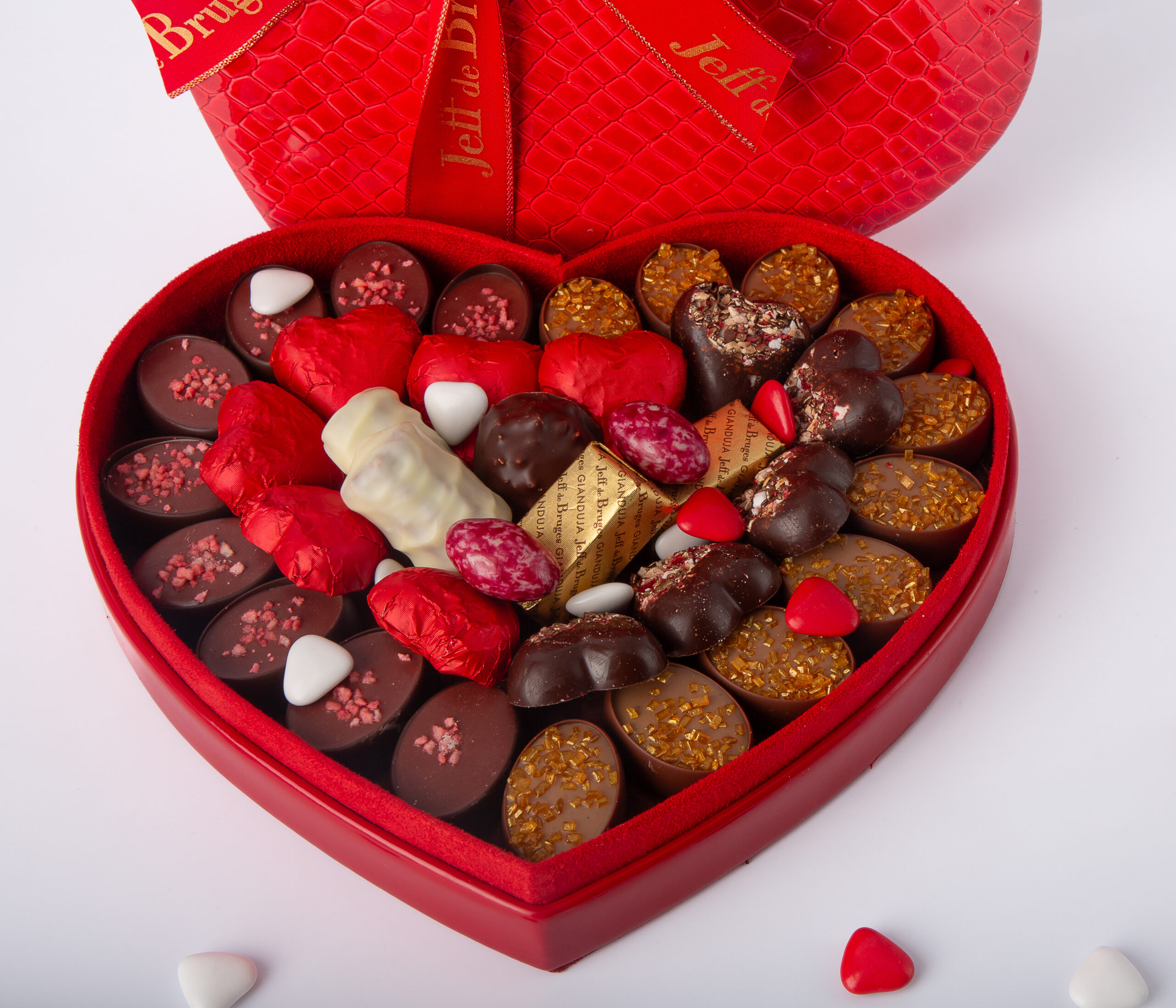 Boite coeur simili cuir Rouge MM1 (chocolats assortis) – Image 2