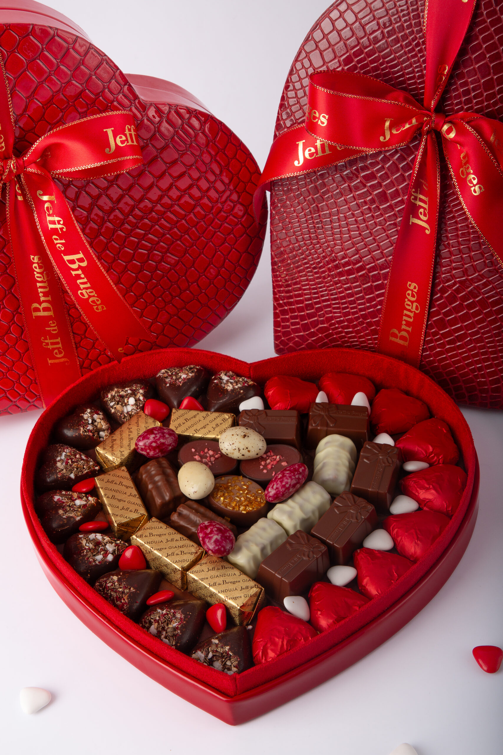 Boite coeur simili cuir Rouge MM (chocolats assortis) – Image 2